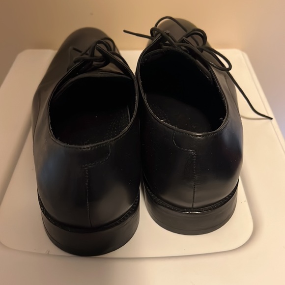 Cole Haan mens dress shoes very well kept! - Picture 3 of 5
